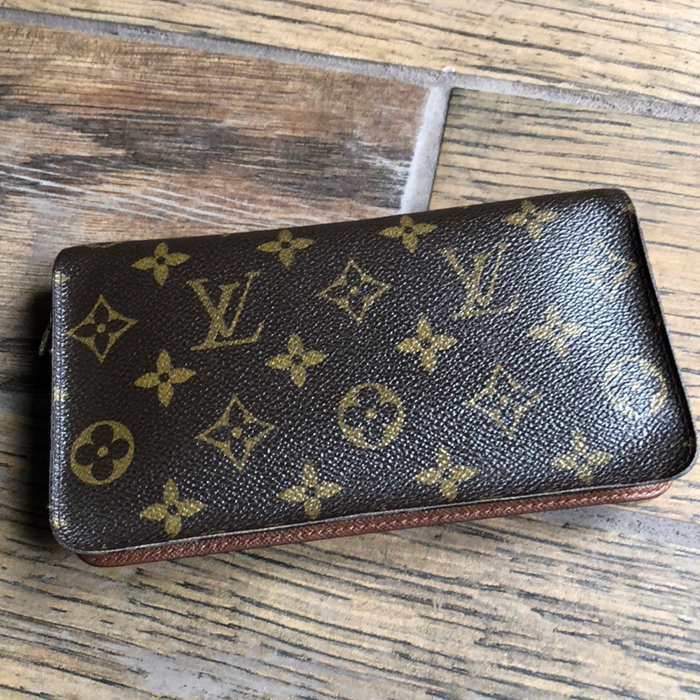 Authentic Louis Vuitton Zip Organizer